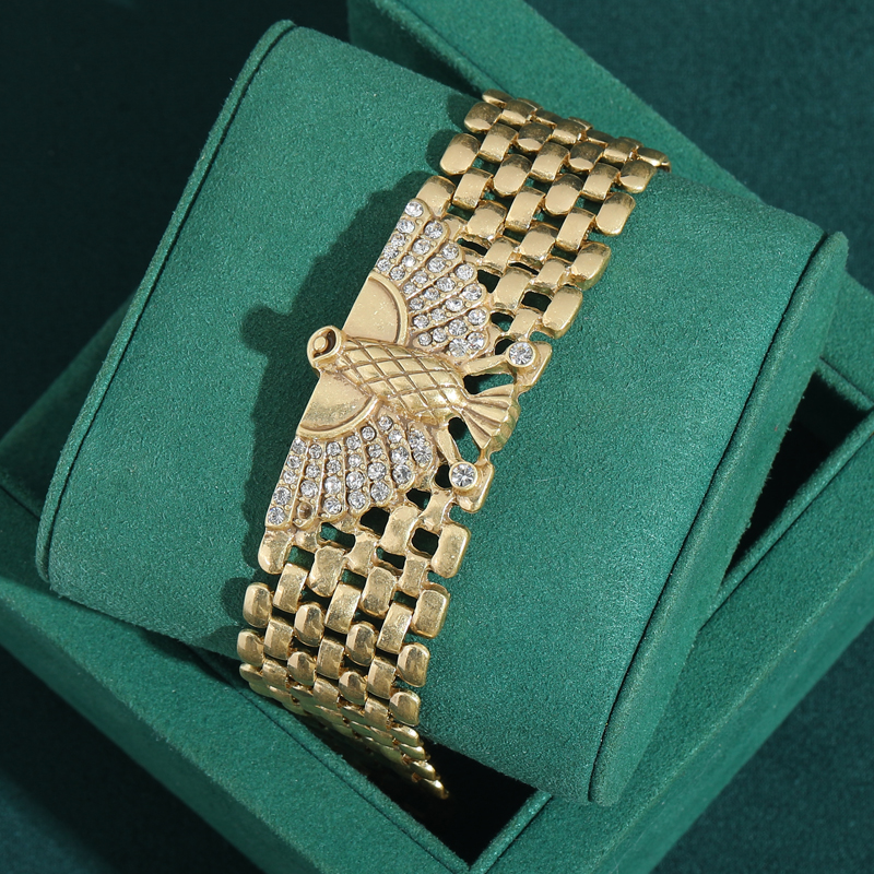 Women Accessories In Egypt - Bransoletka z zawieszką w kształcie orła
