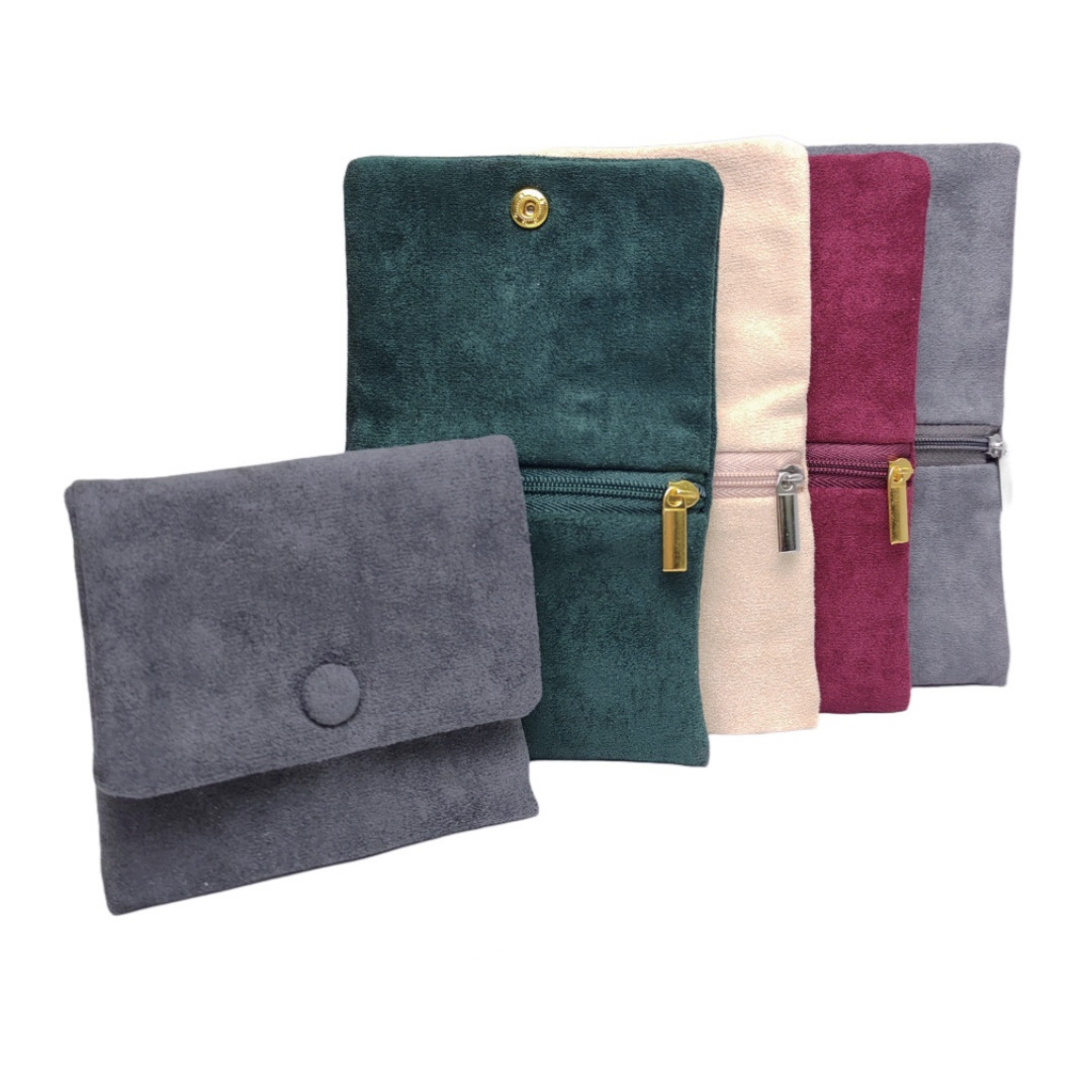 Women Accessories Display - Aksamitne etui na biżuterię z zatrzaskiem