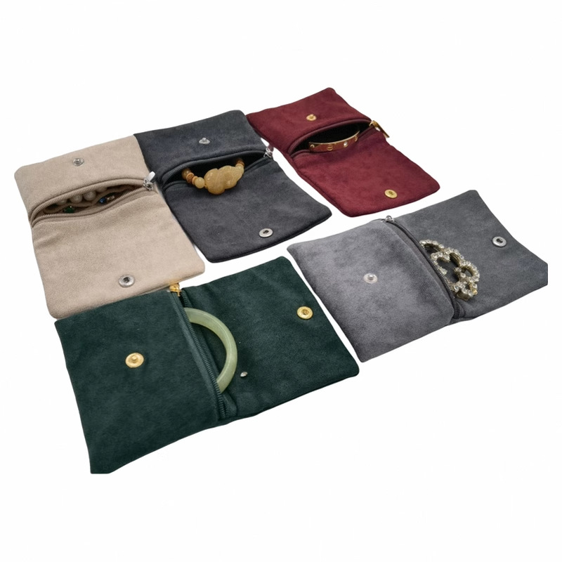 Aksamitne etui na biżuterię z  – Women Accessories Display recenzja i cena